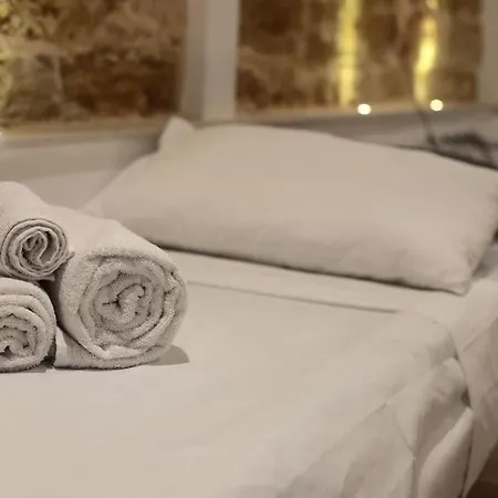 Casuzza Palazzo Storico, Stazione Apartmán *