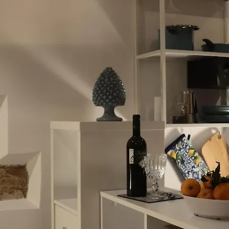 Casuzza Palazzo Storico, Stazione Apartmán *
