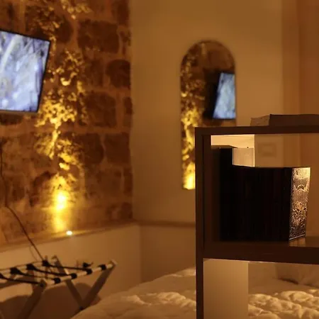 Casuzza Palazzo Storico, Stazione Apartmán *