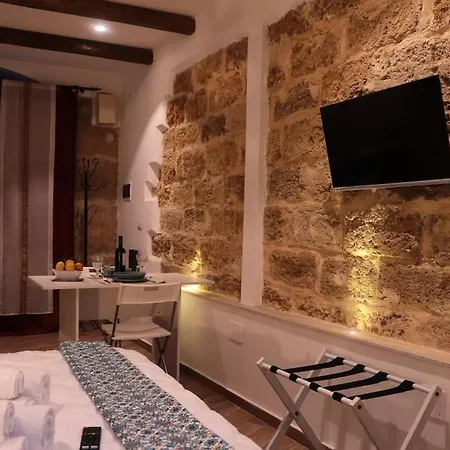 Apartment Casuzza Palazzo Storico, Stazione